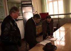 Обговорення роботи зерносушарки в лабораторії УНУС